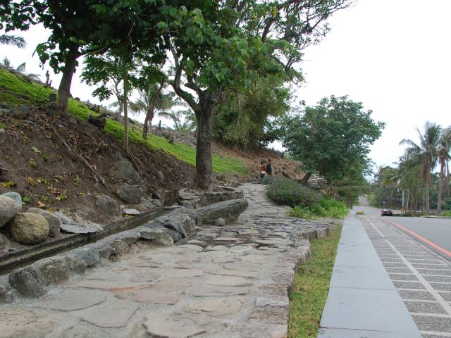 水往上流遊憩區:沿著水道的步道